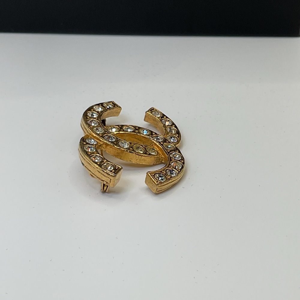 CHANEL CC Logo Rhinestone Brooch - Picture 9 of 11